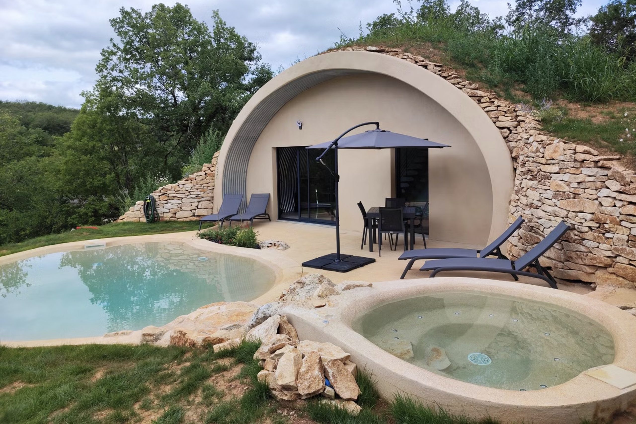 igloo troglodyte en dordogne avec spa